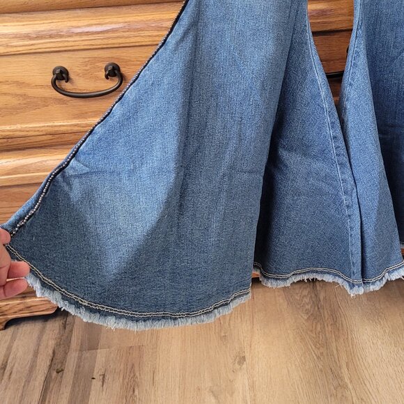 Venus 6 Extreme Flare Medium Wash Jean 9 inch rise NWT - Picture 4 of 11